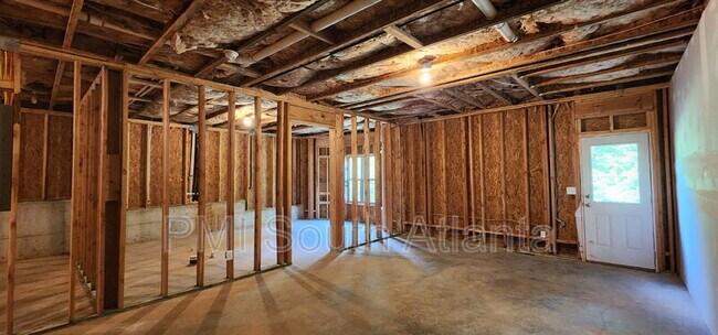 Building Photo - 525 Twelve Oaks Dr