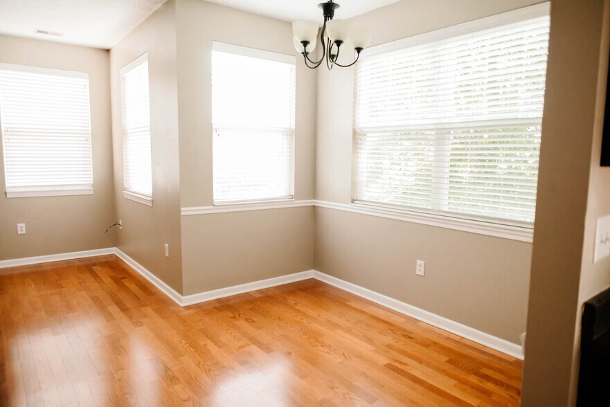 Building Photo - 1422 Eagle Pointe Dr