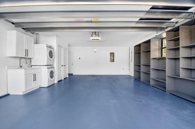Building Photo - 1410 Beta Ct N