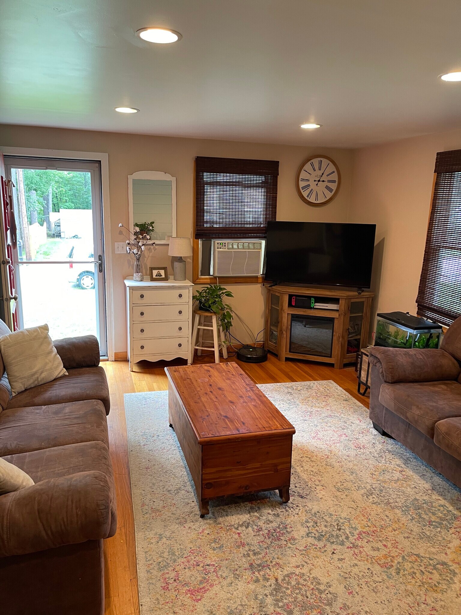 Building Photo - 14 Jo Ellen Dr