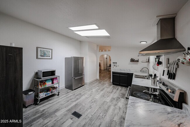 Building Photo - 11275 N 99th Ave