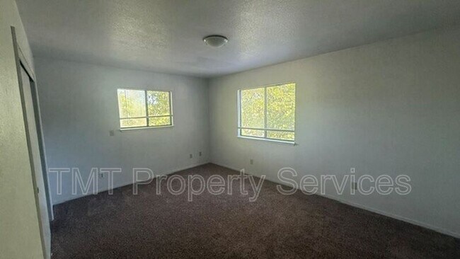 Building Photo - 535 Sims Ave