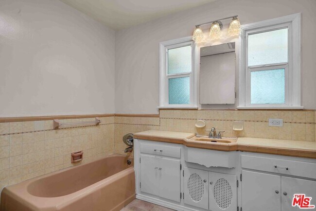 Building Photo - 3439 W 84th Pl