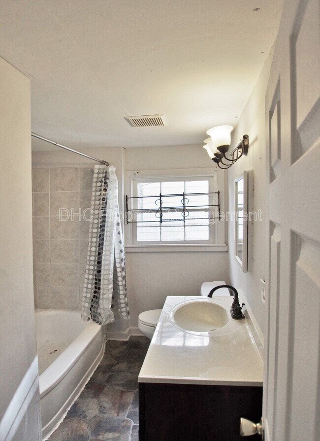 Building Photo - 1257 Lorenzo Dr SW