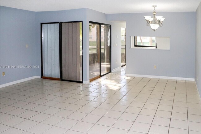 Building Photo - 1080 N Franklin Ave