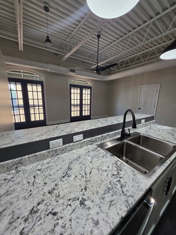 Building Photo - 1611 White Way