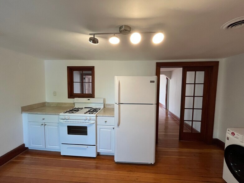 Kitchen - 222 Warren St
