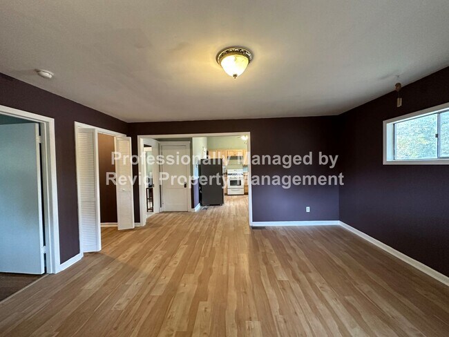 Building Photo - Updated 3 bedroom 3 bathroom home in Coope...