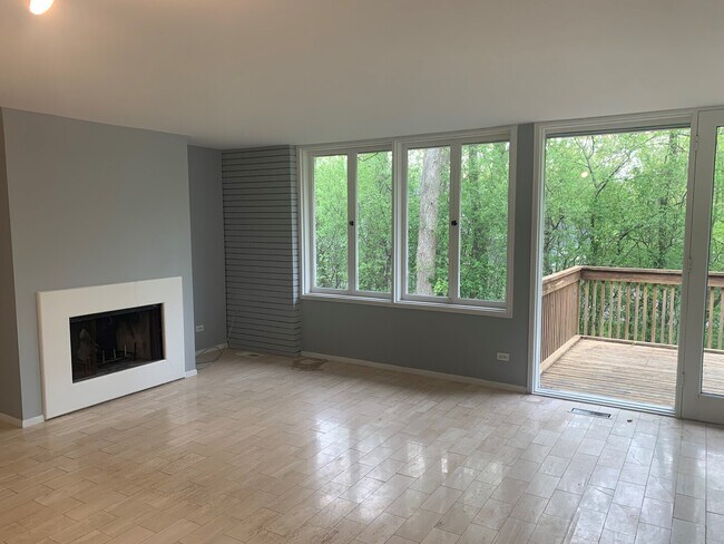Building Photo - 715 Longwood Dr