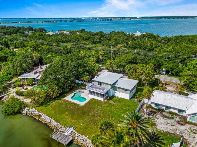 Building Photo - 7810 S Tropical Trail