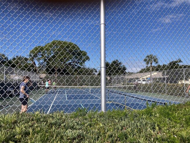 Building Photo - 305 30th Ave W