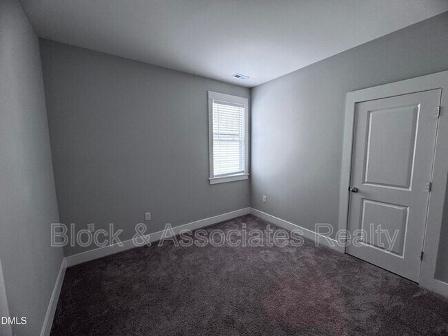 Building Photo - 440 Douglas Falls Dr
