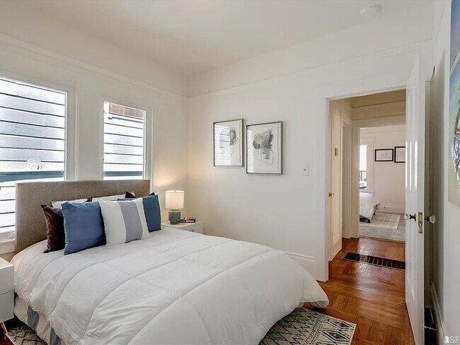 Building Photo - "Charming 2-Bed Sanctuary in San Francisco – Cozy 900 Sq Ft Retreat!"