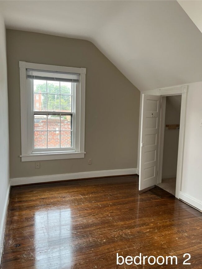 Building Photo - -- AVAILABLE SEPTEMBER 4TH -- 2 BR / 1 BA Beautiful Historic Carriage House on Monument Ave! Avai...