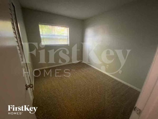 Building Photo - 2813 Eagle Run Cir S