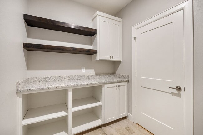 Building Photo - New construction 4 bedroom in Flint!