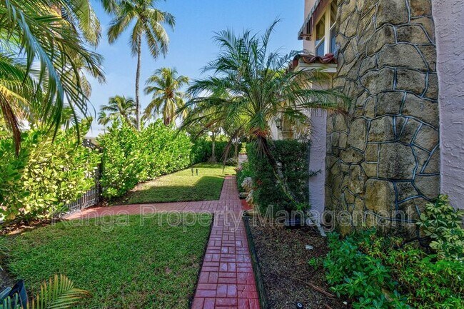 Building Photo - 194 Almeria Rd