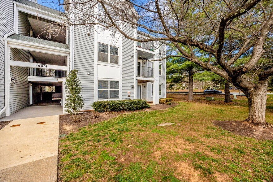 Building Photo - 10001 Vanderbilt Cir