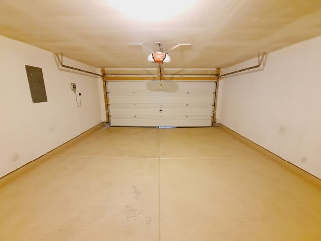 Building Photo - 3 bed 2 bath home in Huning Ranch