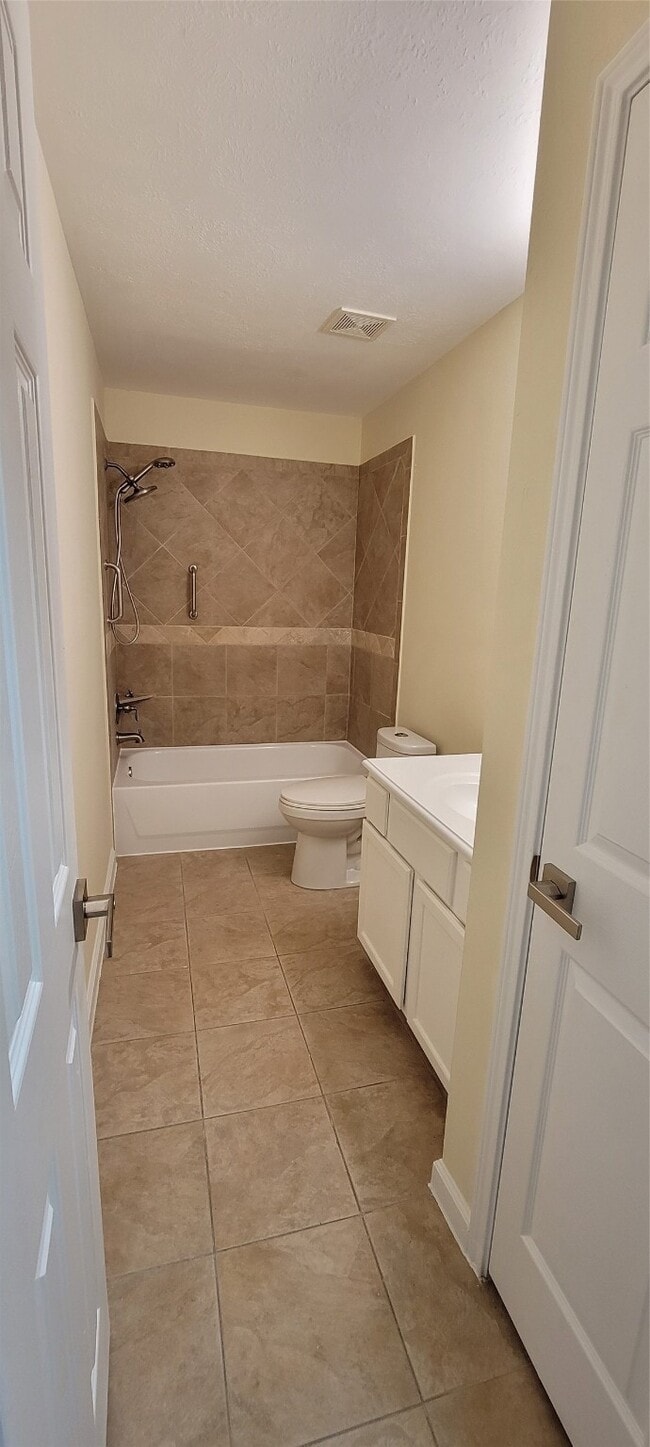 Building Photo - 16306 April Ridge Dr