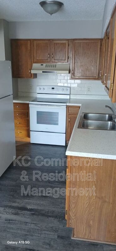 Building Photo - 211 W Main St