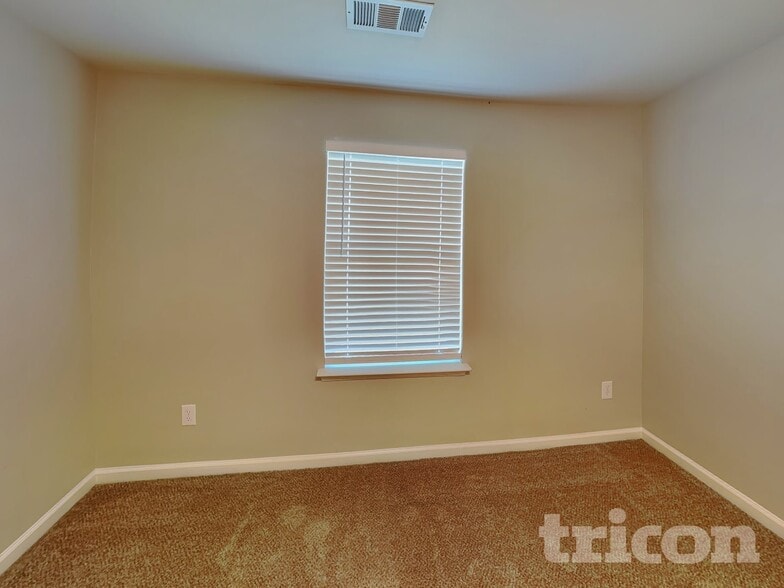 Building Photo - 808 Clark Dr