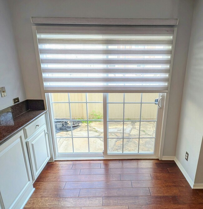 Building Photo - 10140 Palm Glen Dr