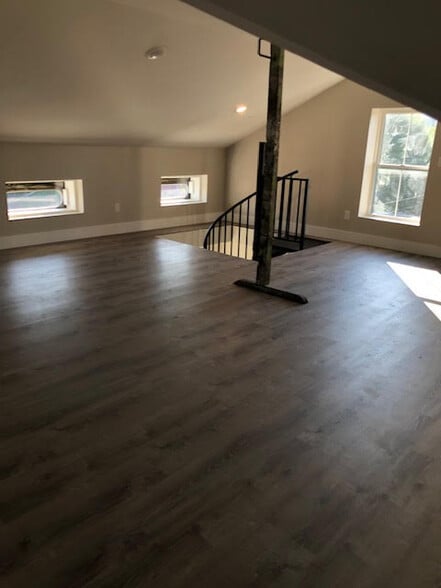 Loft/2nd Bedroom - 906 Saratoga St