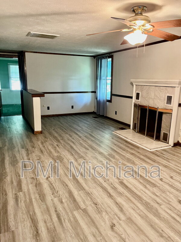 Building Photo - 2405 Woodmont Dr