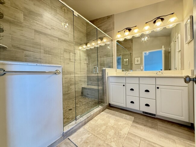 Building Photo - 2731 S Spurway Dr