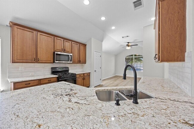 Building Photo - 806 Broken Trace Ct