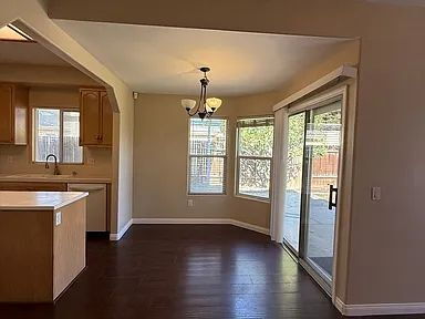Building Photo - Beautiful 3 bedroom 2 bath home home in The Seasons!