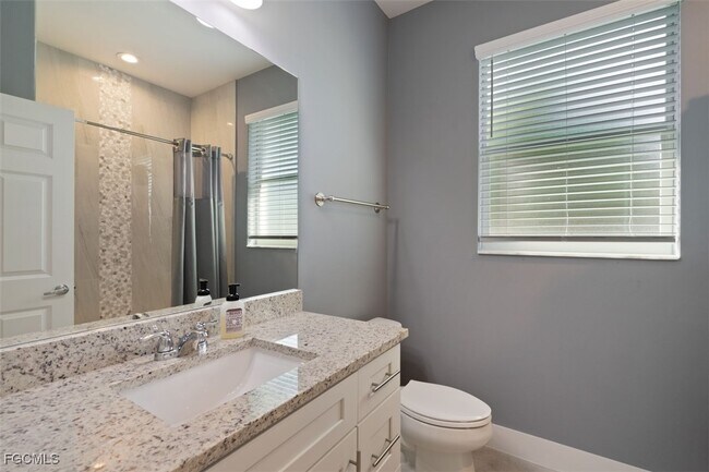 Building Photo - 825 SE 5th Pl