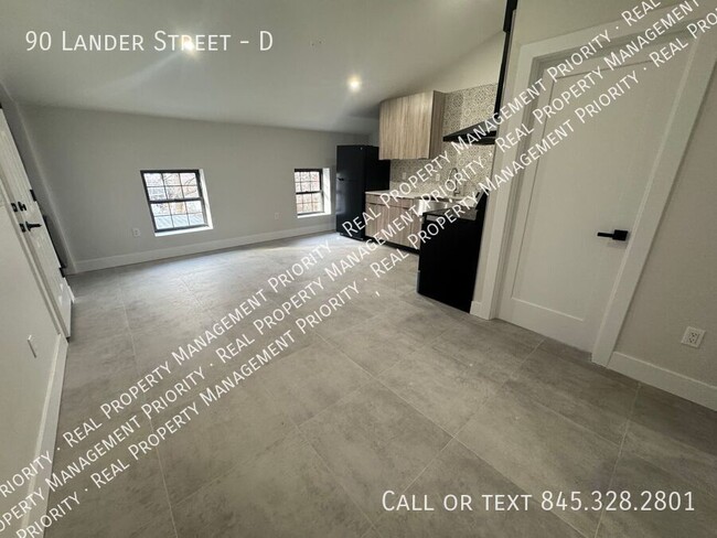 Building Photo - Stunning 2-BR Apartment