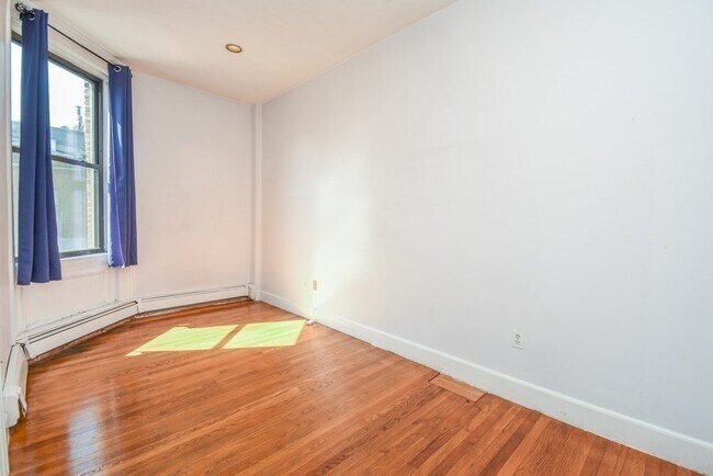 Building Photo - 275 Beacon St