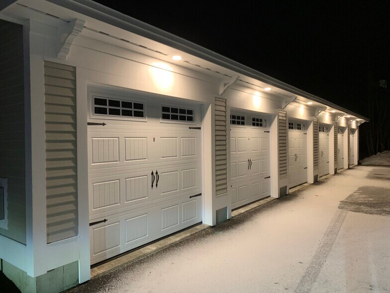 Building Photo - 151 Portsmouth Ave