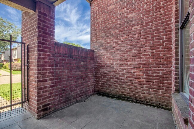 Building Photo - 7447 Cambridge St