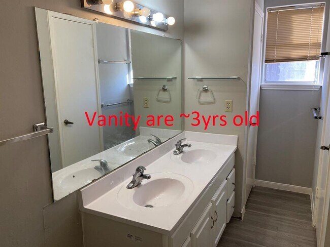 Building Photo - 2734 Colony Dr