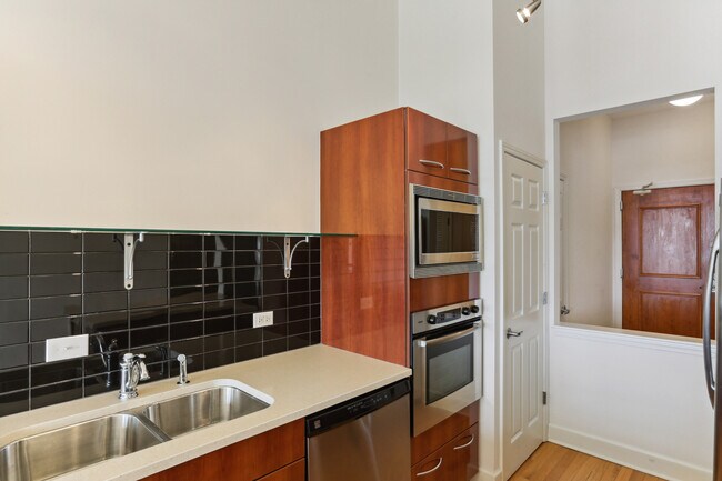 Building Photo - 3820 Roswell Rd NE