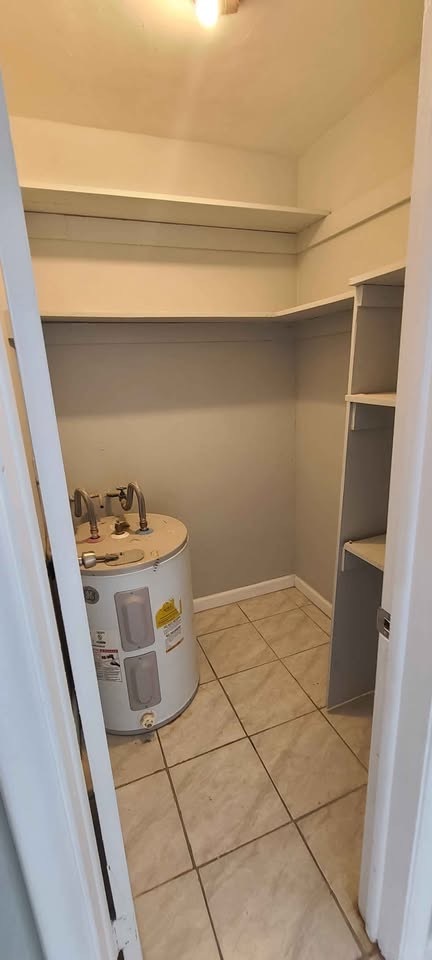 closet - 1730 NE 62nd St