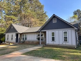 Building Photo - 117 Jennifer Ln SW