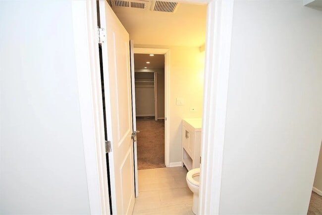 Building Photo - 712 N Willard Ct