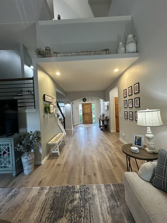 Building Photo - 442 Mediterranean Way