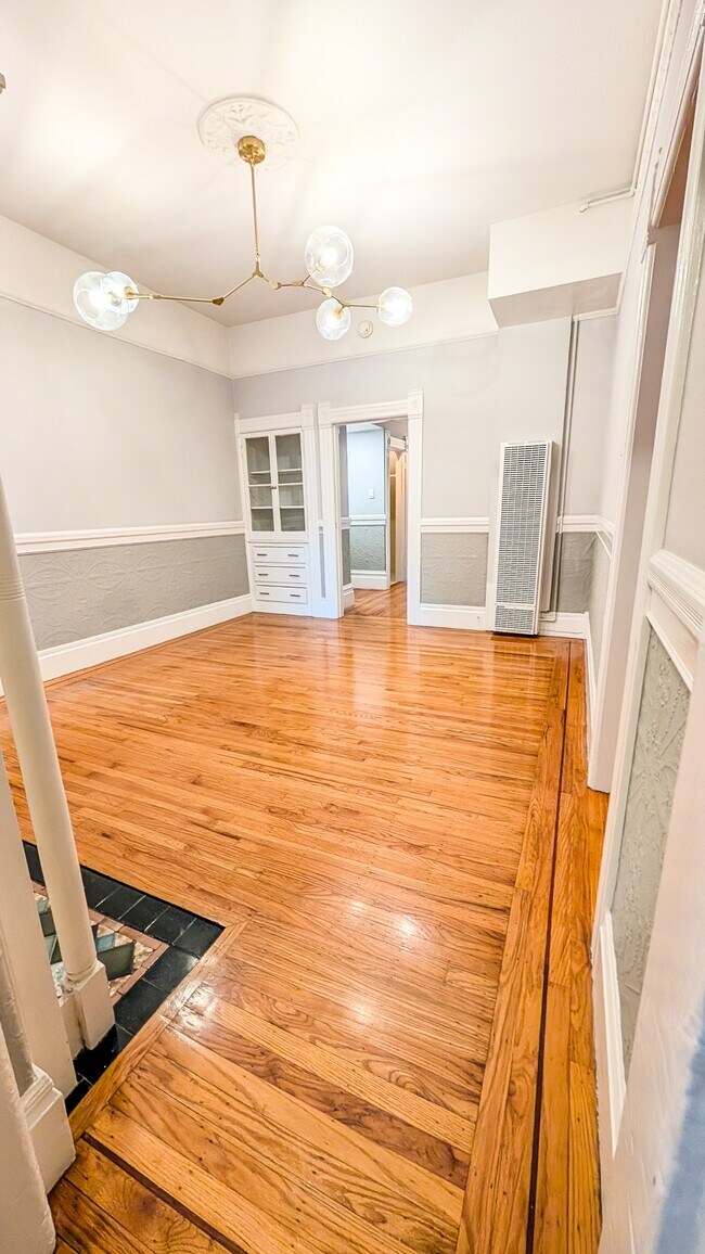 Building Photo - 657 Castro St