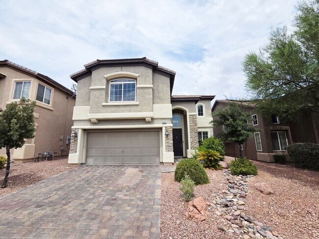 Building Photo - Spacious 3 Bed + Loft & Den with Soaring Ceilings