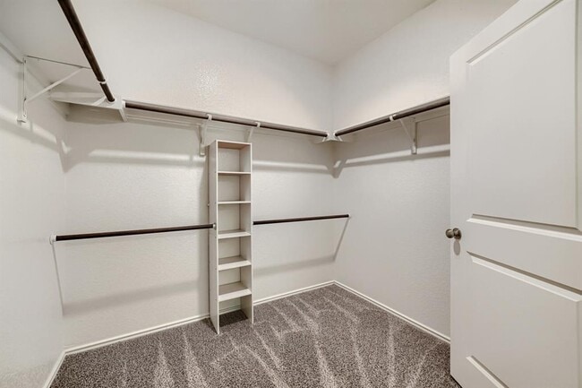 Building Photo - 7001 Tonka Ln