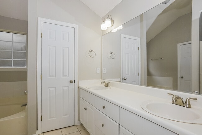 Building Photo - Comfortable 3-Bedroom Retreat in Grovetown