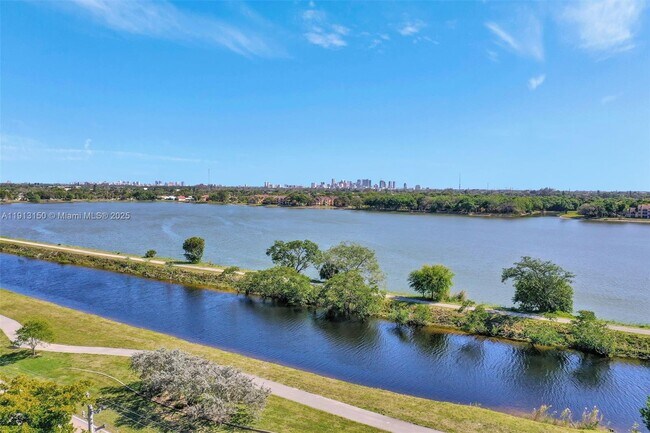 Building Photo - 117 Lake Emerald Dr