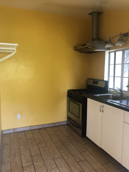 Kitchen - 6142 Oak Ave