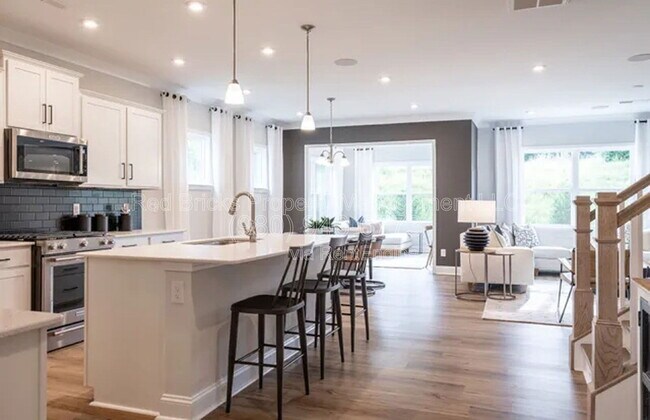 Building Photo - 19016 Yellow Birch Dr